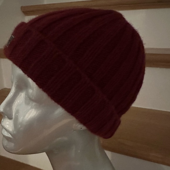Coach Cable Knit Lambs Wool Beanie Cap One Size Burgundy - Picture 7 of 7